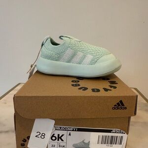 NIB! Adidas Bubble Comfy Sneakers for toddlers - Size 6C